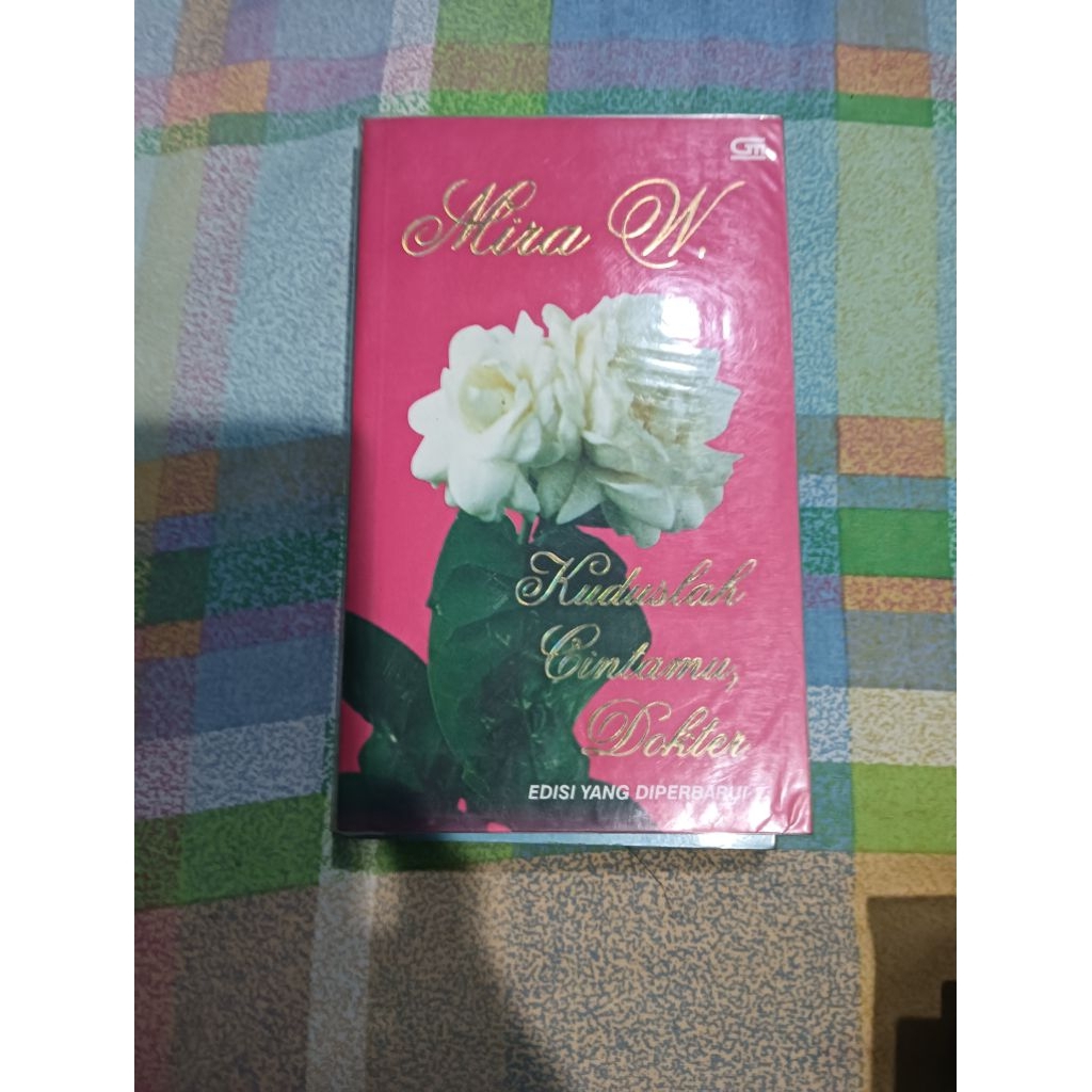 Kuduslah Cintamu, Dokter by popular Indonesian author Mira W.