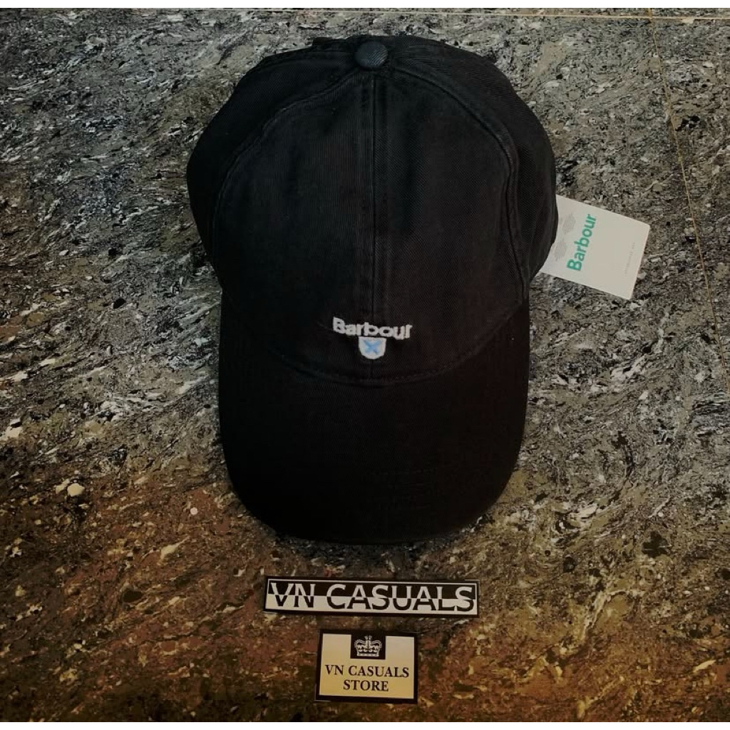 CAPS BARBOUR BLACK BNWT