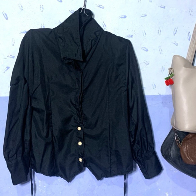 Kemeja hitam wispie