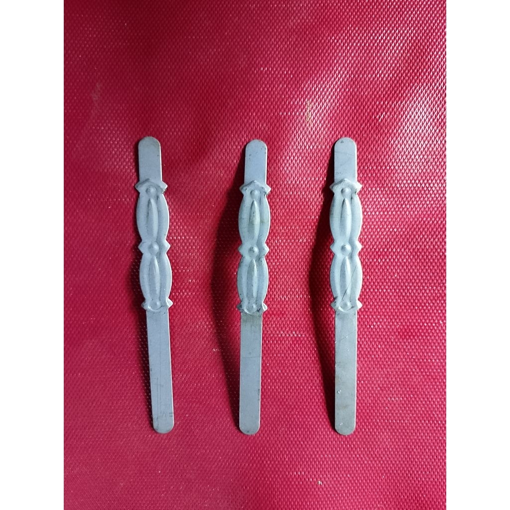 KLAIM SANGKAR BESI/BULAT