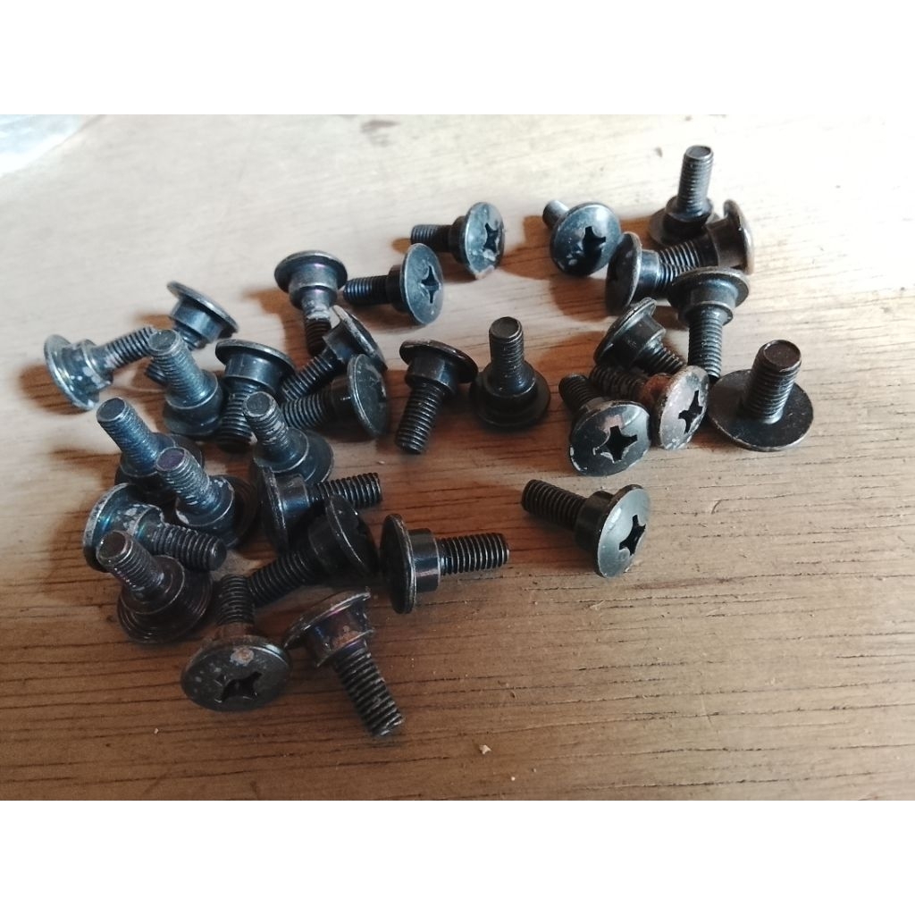 Baut bodi motor Honda Revo