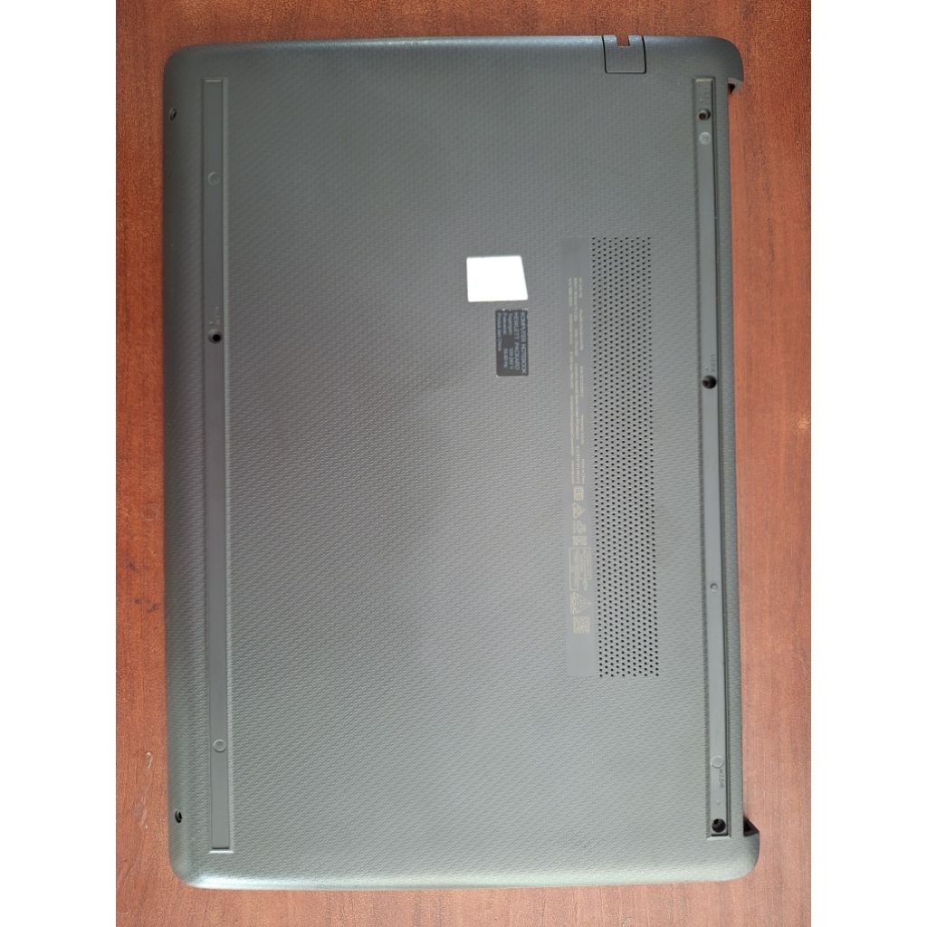 Bottom case laptop Hp 240 G8 copotan dengan sedikit minus