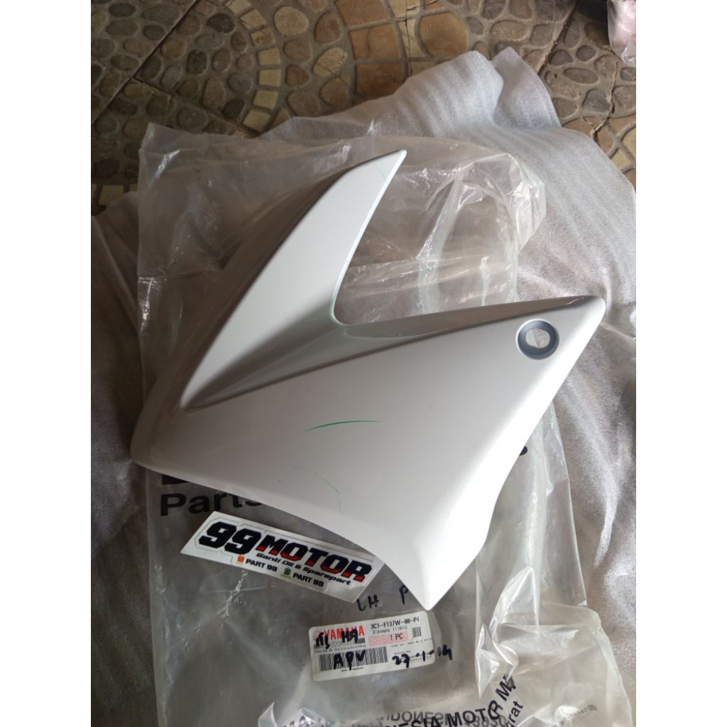 cover body tangki kiri putih hitam striping 31C yamaha vixion old lama original