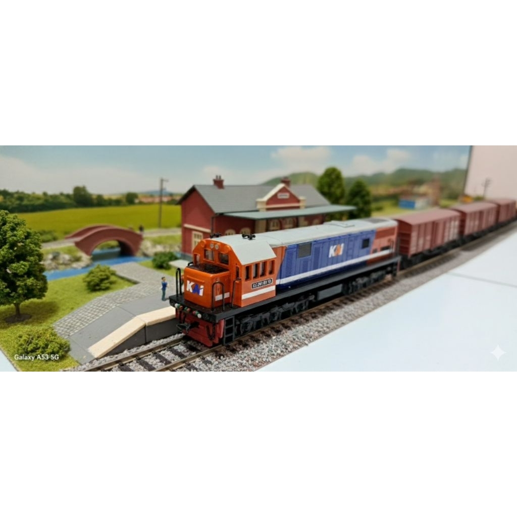 Miniature Kereta Api Indonesia Cc201 8912