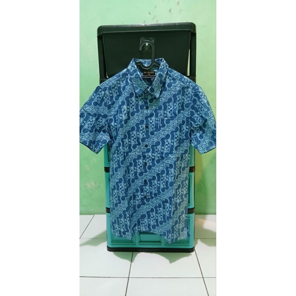 Preloved Kemeja Pria Batik Keris Slim Fit