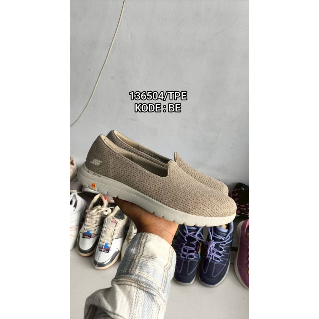 Sepatu Skechers Slop Taupe Size 40 (No Box)