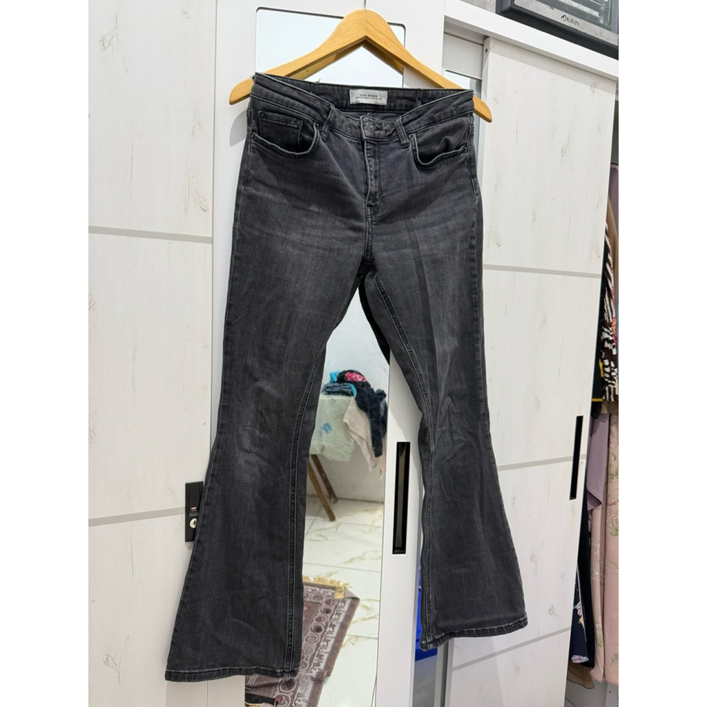 preloved zara jeans cutbray size 40