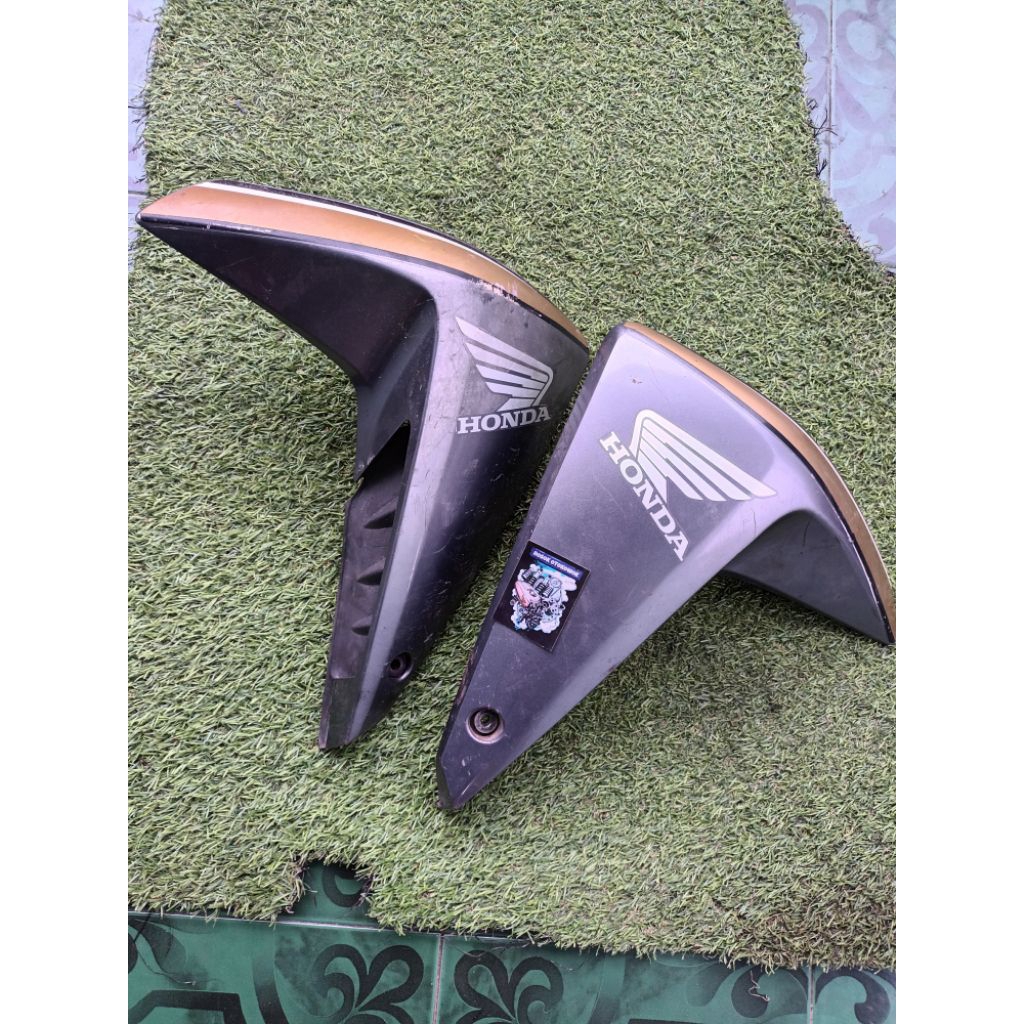 SAYAP TENGKI ORIGINAL COPOTAN MEGAPRO MONO SHOCK SAYAP TANGKI MEGAPRO MONO ORIGINAL COPOTAN