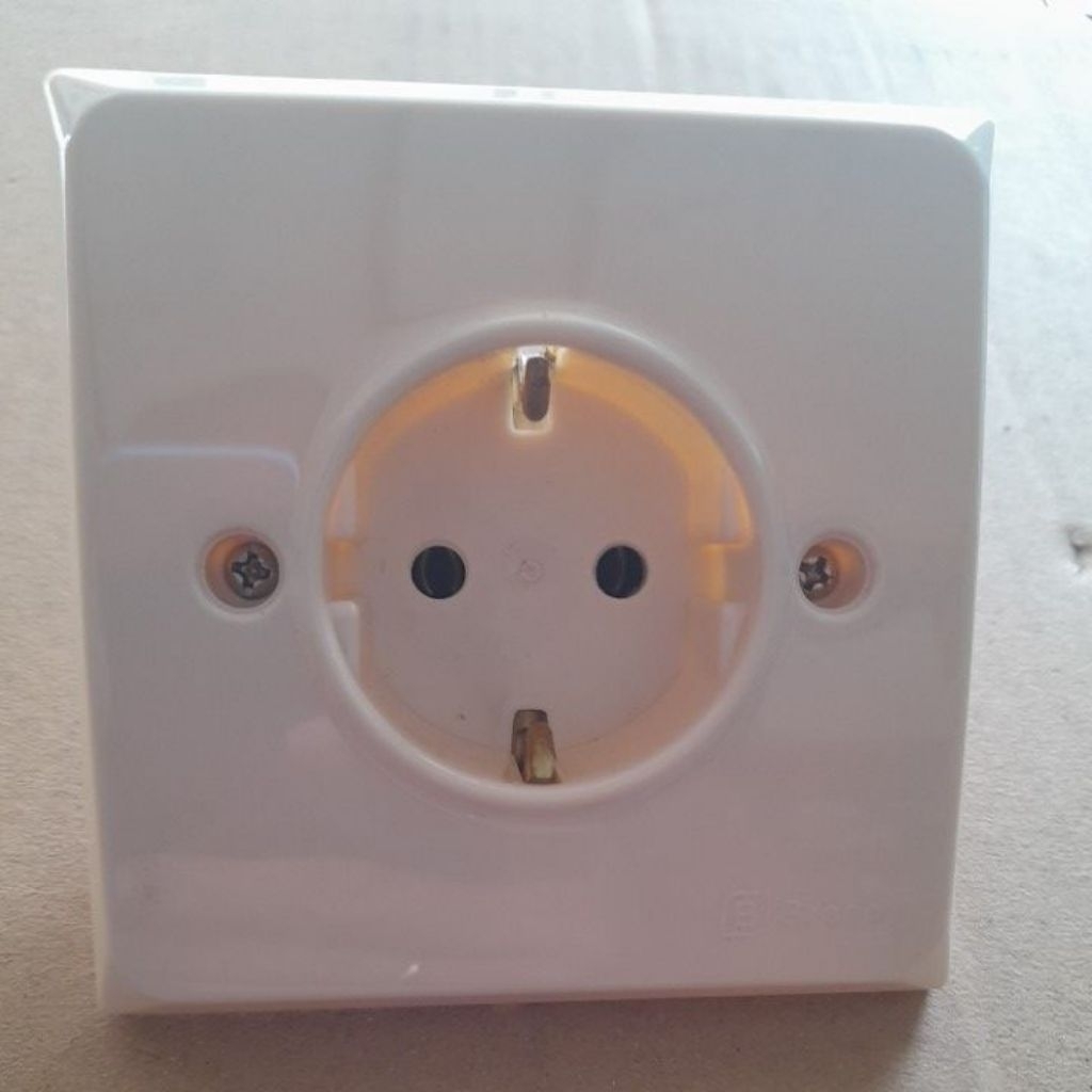 Stop kontak tanam Broco Allegra