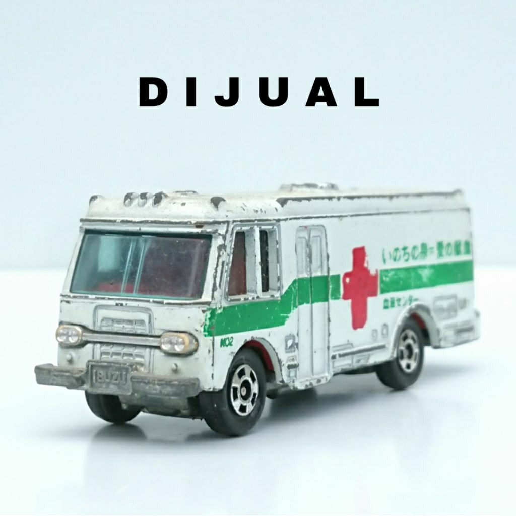 Tomica Isuzu Bus Ambulance