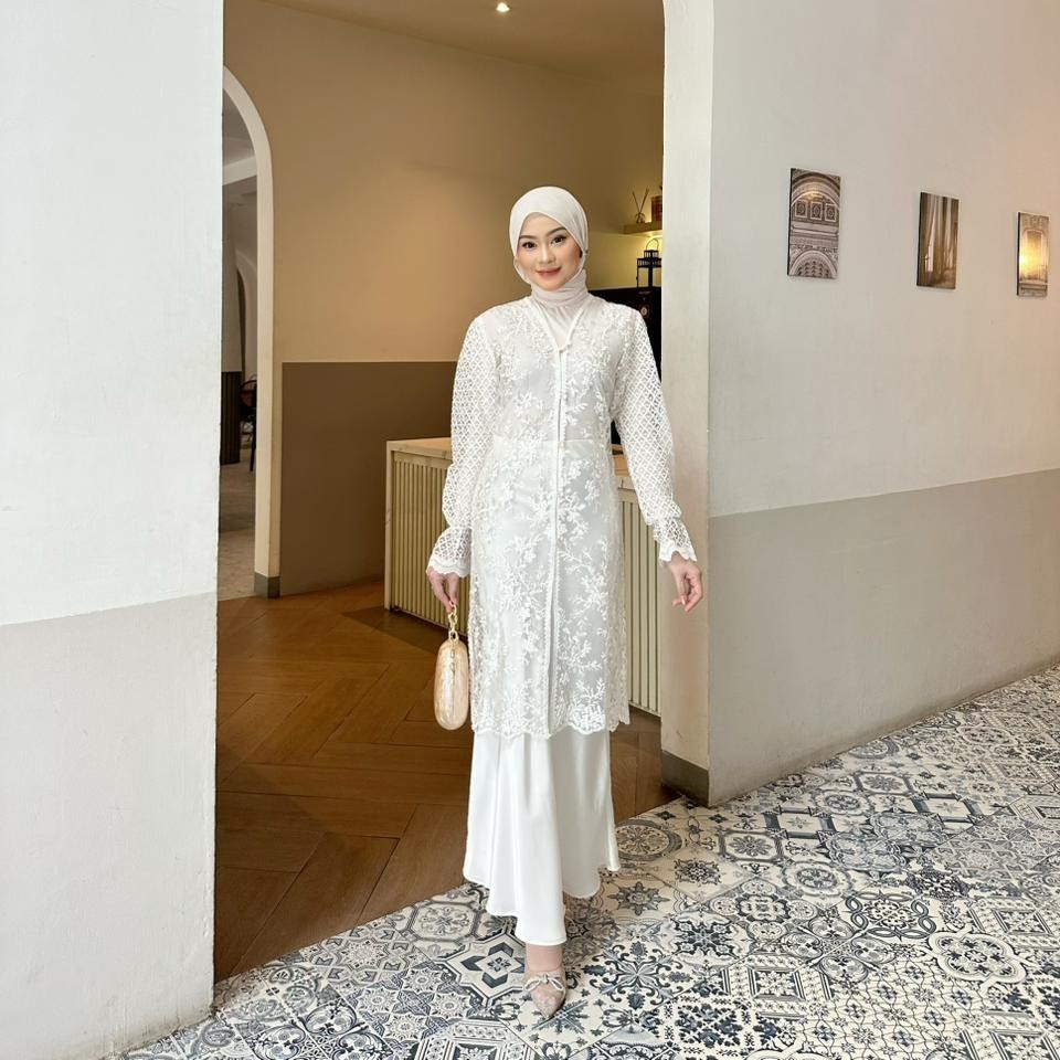 Dira Outer [Tanpa Inner] Tulle Brukat Kondangan Wanita Lengan Panjang Broken White Tunic byvitafa