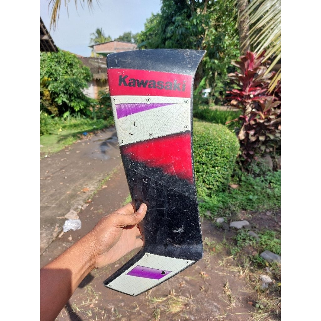Sayap Luar Kawasaki Zx 130 Sebelah Kiri Original