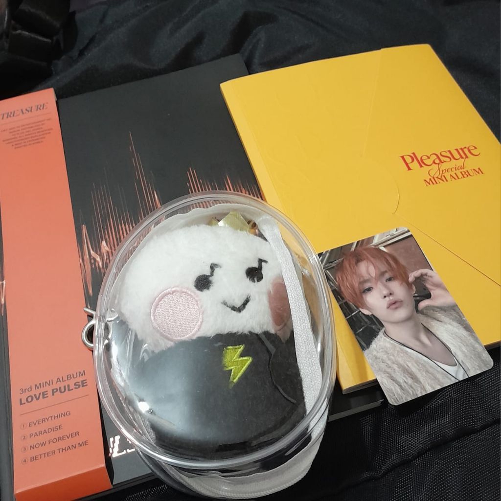 Preloved Album Treasure Official Pleasure Love Pulse, Treasure Truz Official Yochi, Photocard Offici