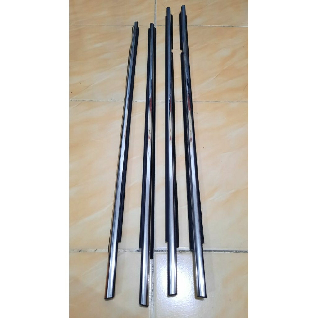 Pelipit Kaca Weather Strip Innova 2004-2015 Chrome Model Original