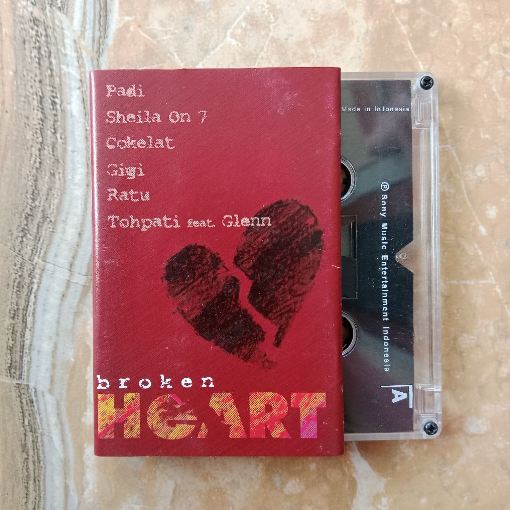 Kaset pita Broken Heart (Kompilasi)