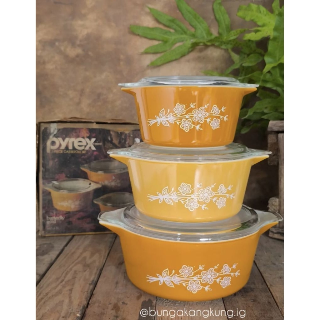 Casserole Pyrex USA Butterfly gold NOS