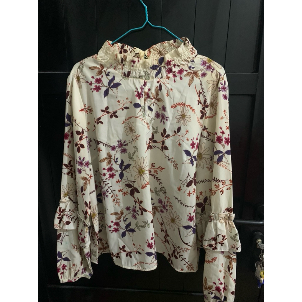 PRELOVED BLOUSE BUNGA THE EXECUTIVE