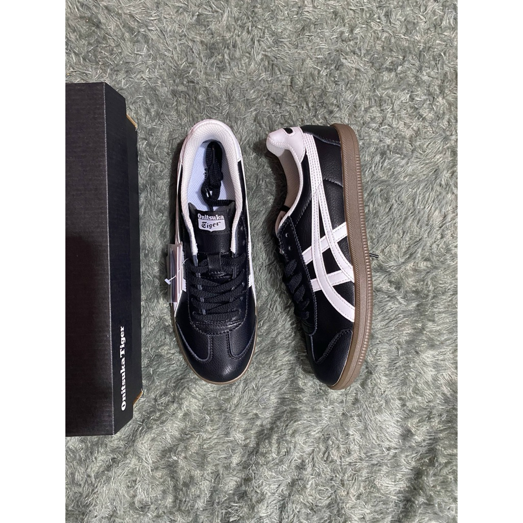 Onitsuka Tokuten Black