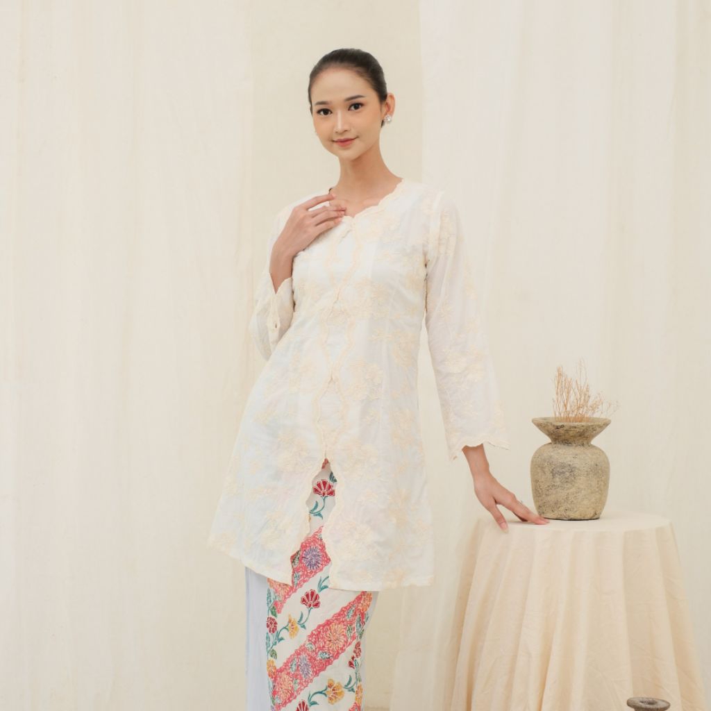 Kebaya Tunik Modern Bahan Katun Bordir by Khalisa Batik - Sukma Putih