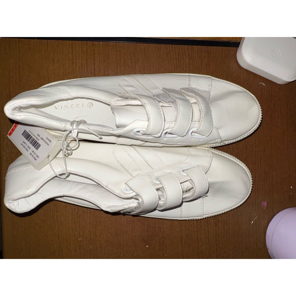 SEPATU VINCCI SNEAKERS PUTIH UK 10 (40-41) JUAL RUGI NEW