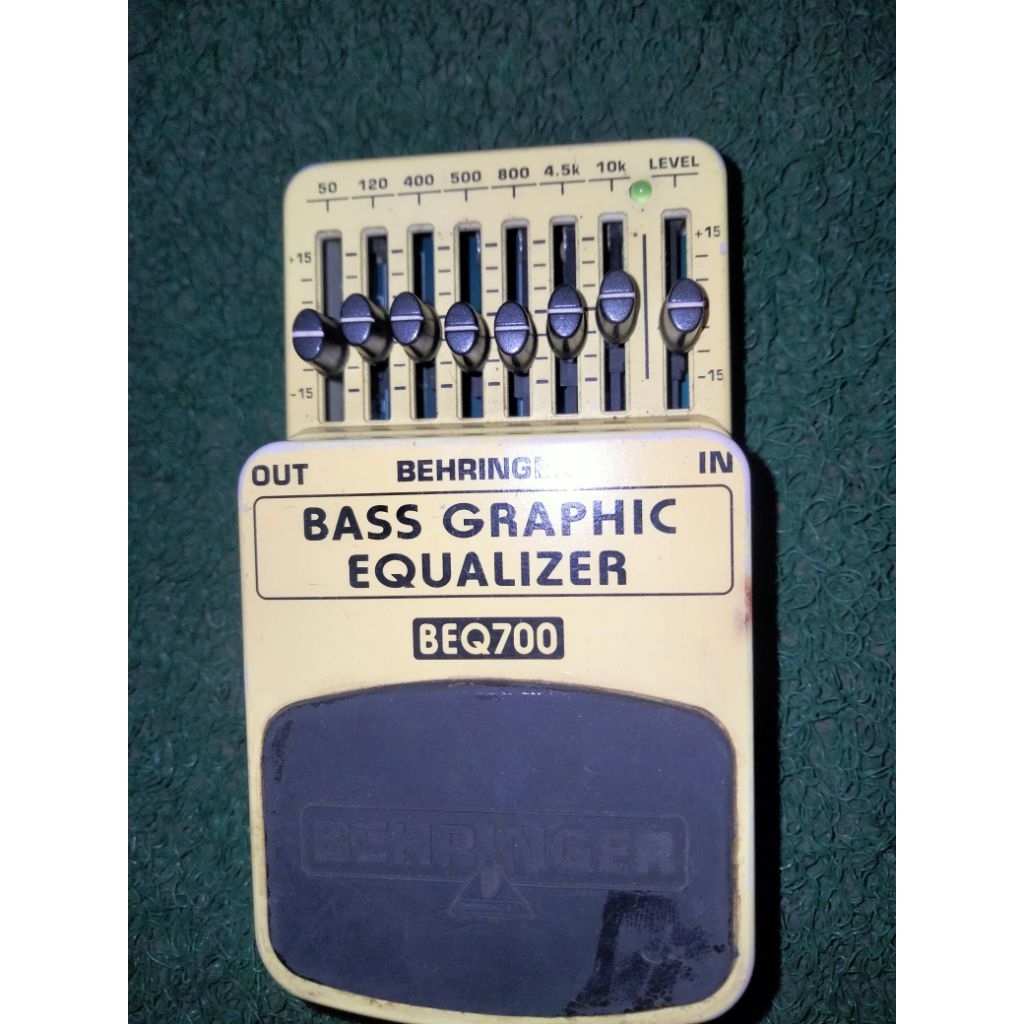 Pedal Effect/Efek Equalizer Bass Behringer BEQ700