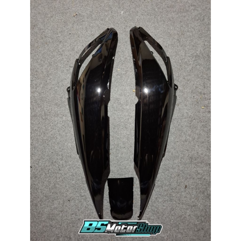 cover body samping belakang supra x 125 warna hitam. cover body supra x 125