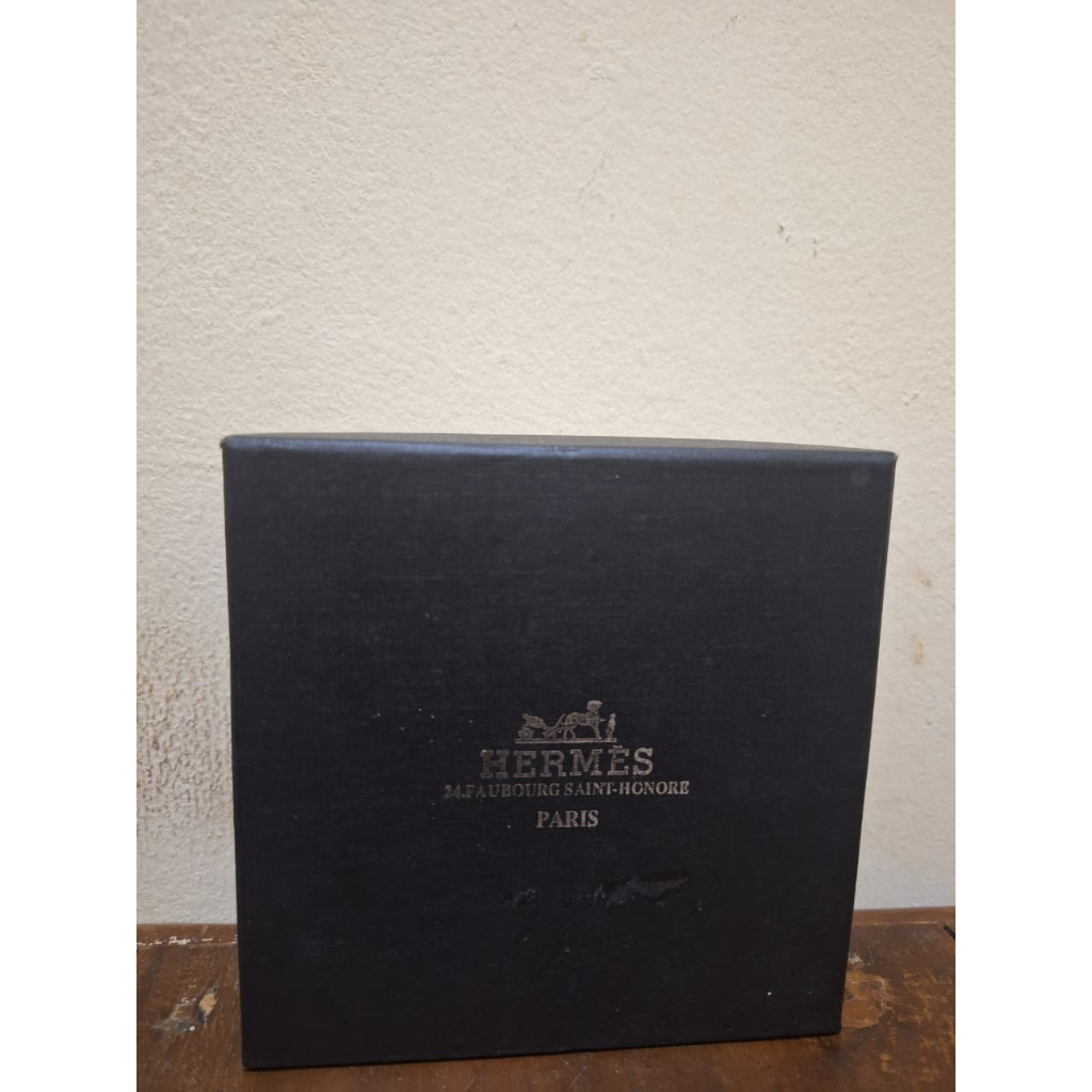Box HERMES 24. FAUBOURG SAINT-HONORE PARIS