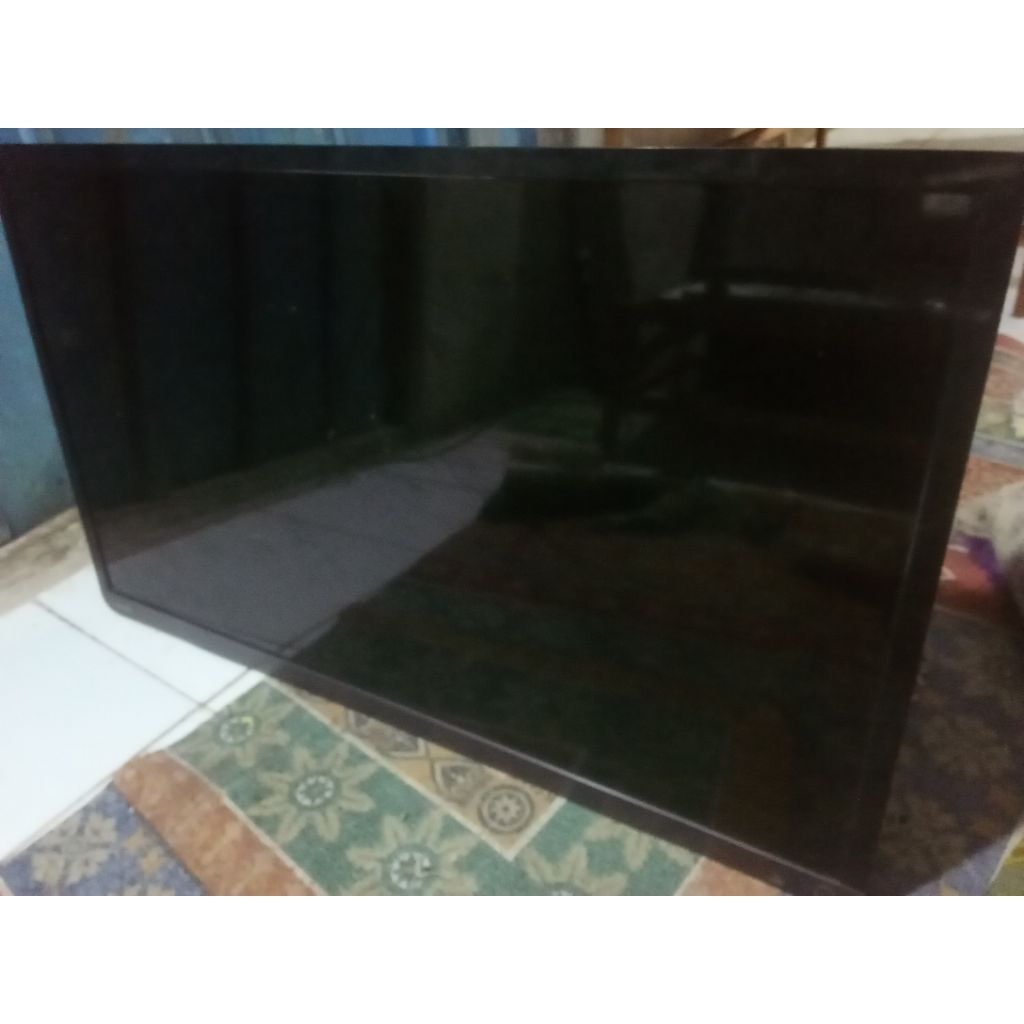 tv TOSHIBA 32L3300VJ RUSAK LCD PECAH