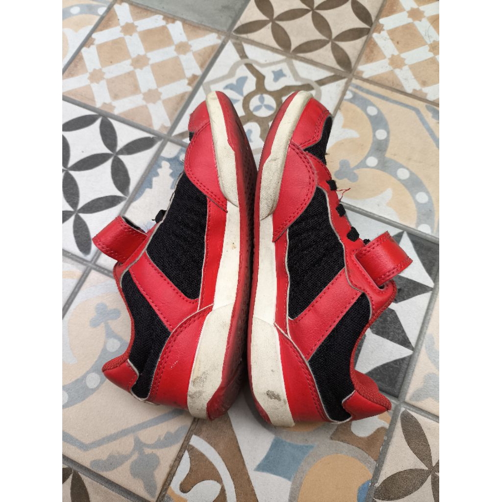 Sepatu badminton anak Perfly EUR 32