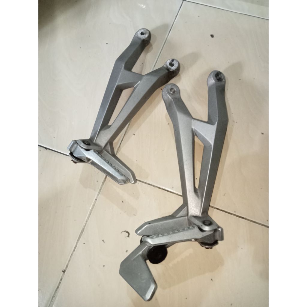 Postep Footstep Dudukan pijakan kaki belakang Honda CBR 250RR original