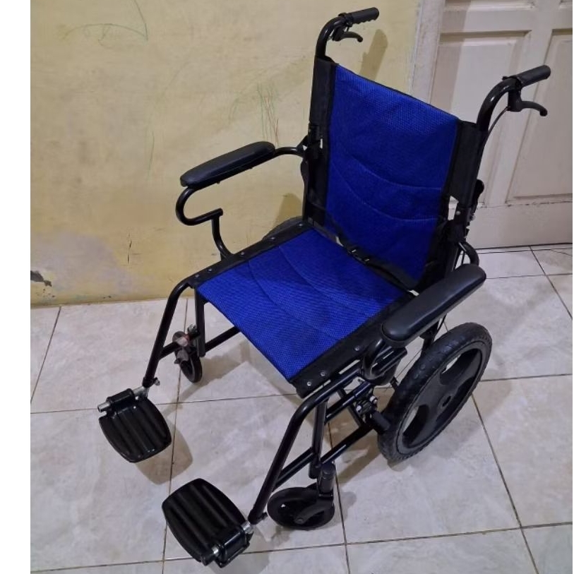 kursi roda seken standart rumah sakit siap pakai.kursi roda termurah seken.kursi roda bisa di lipat 