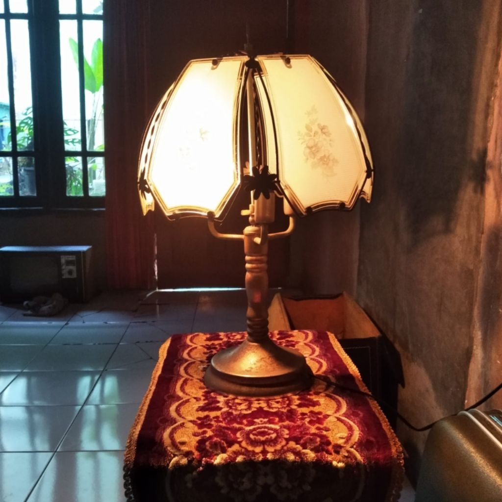 Lampu kamar lampu hias meja ukuran besar jadul antik vintage lawas kuno