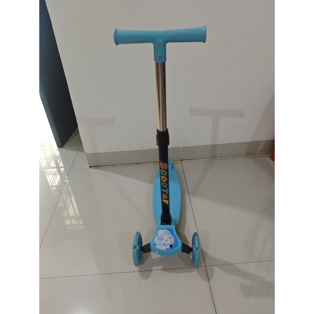 MAINAN SCOOTER ANAK UNISEX (PRELOVED)