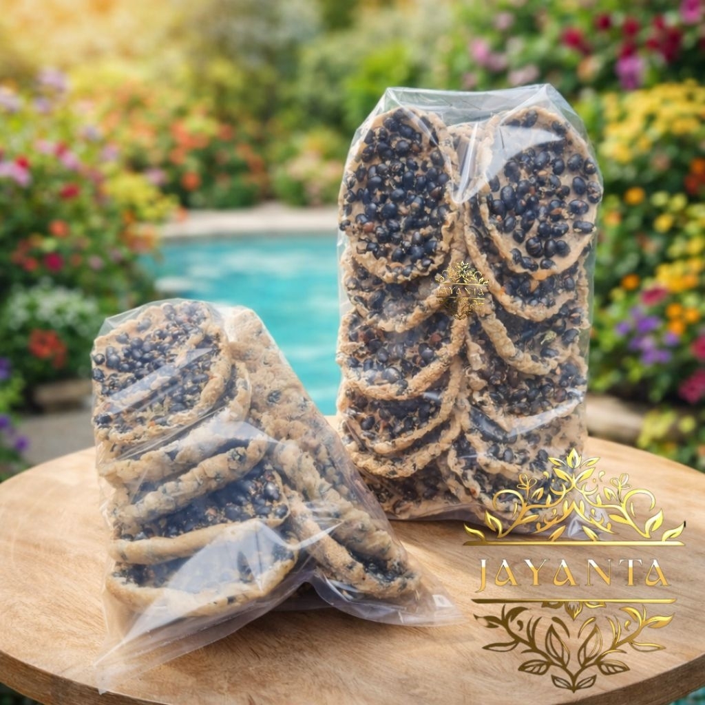 Cemilan peyek kedelai hitam kacang