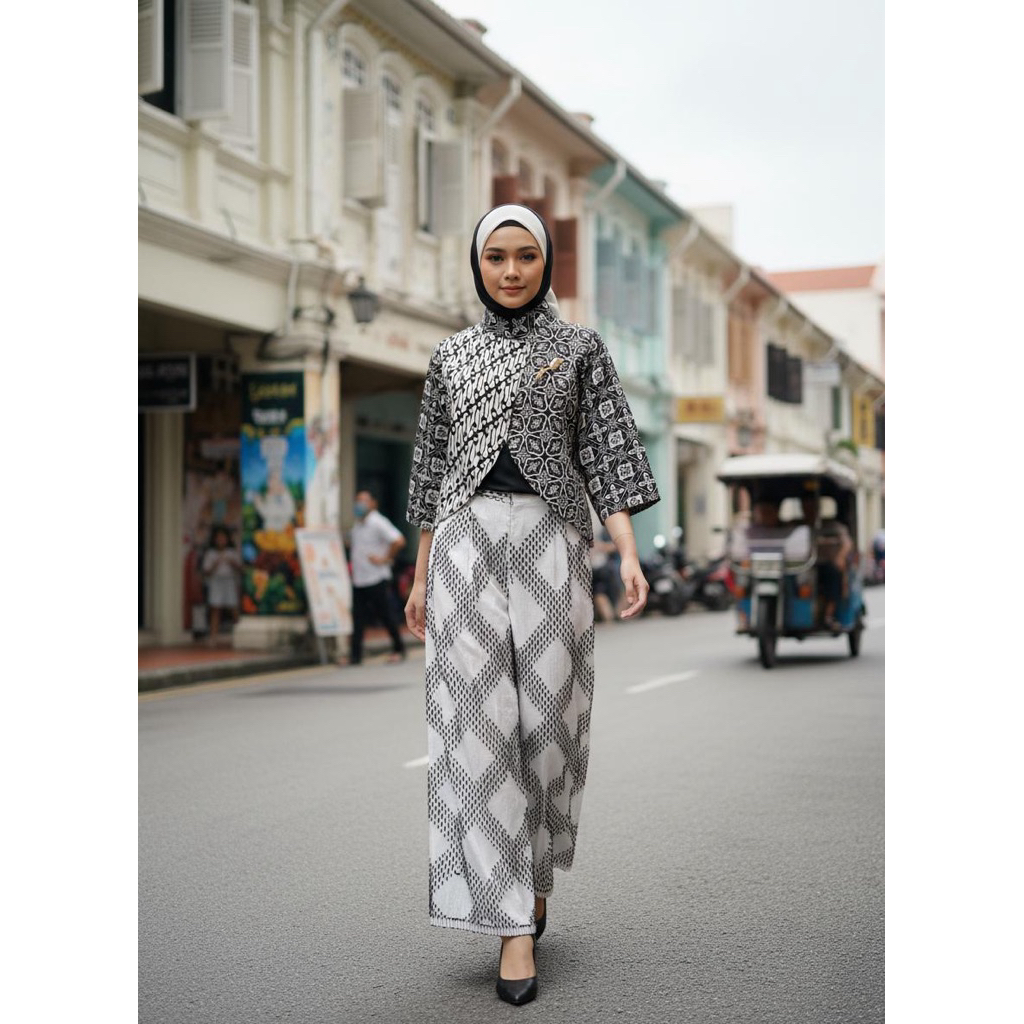 Blus batik cap monochrome model crop