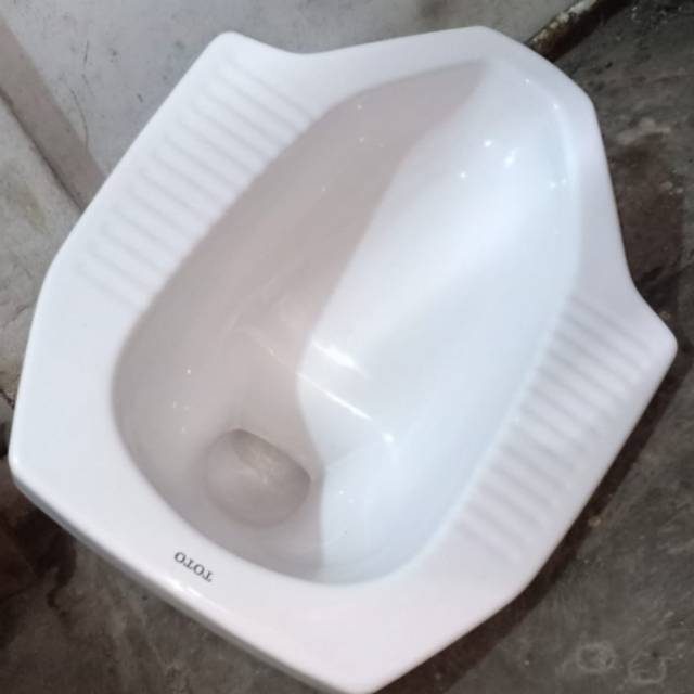 Closet TOTO CE7/WC JONGKOK warna putih new
