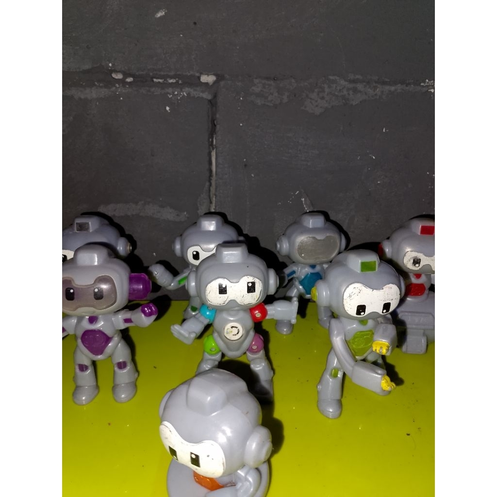Set Mainan McD preloveed Figuran Robot Abu-abu Unik - Koleksi Mainan Robotik / Pajangan Meja ( Secon