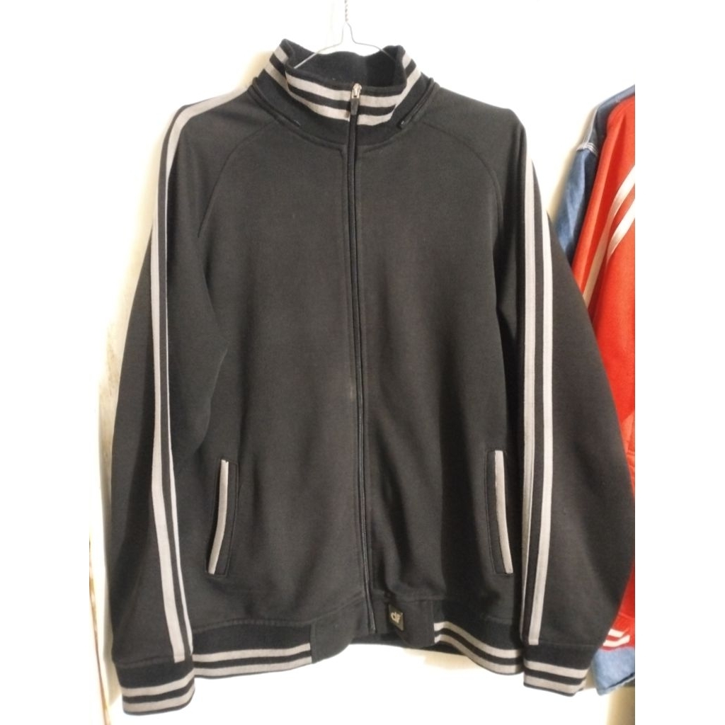 Jaket ORI tracktop kasual merek:(df),size L dan XL masuk, Bahan:katun dan poliester, kondisi second 