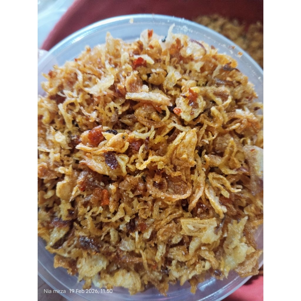 Bawang goreng varian pedas, asin & terasi.