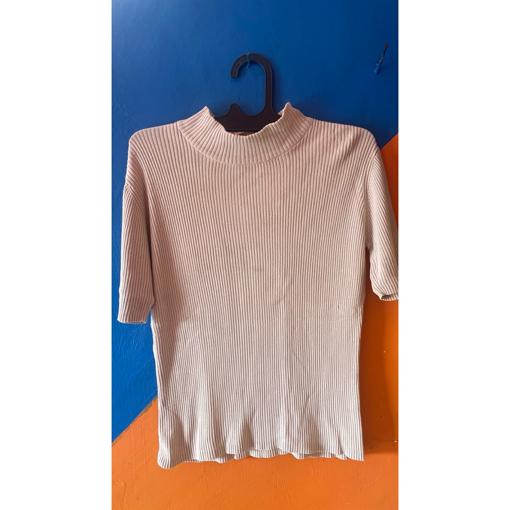 Preloved Uniqlo turtleneck Rib