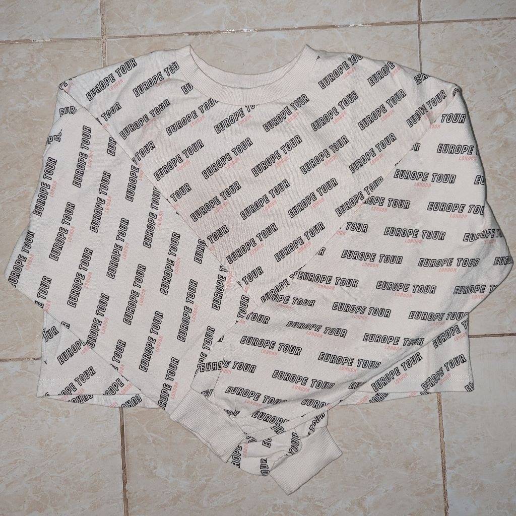 PRELOVED BERSHKA CREWNECK SWEATER CROP OVERSIZE PUTIH