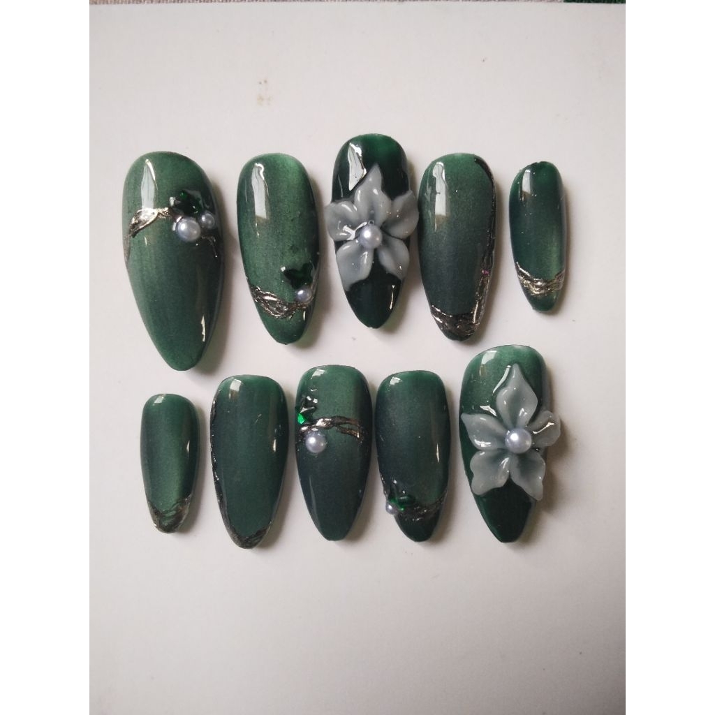 press on cat eye emerald green