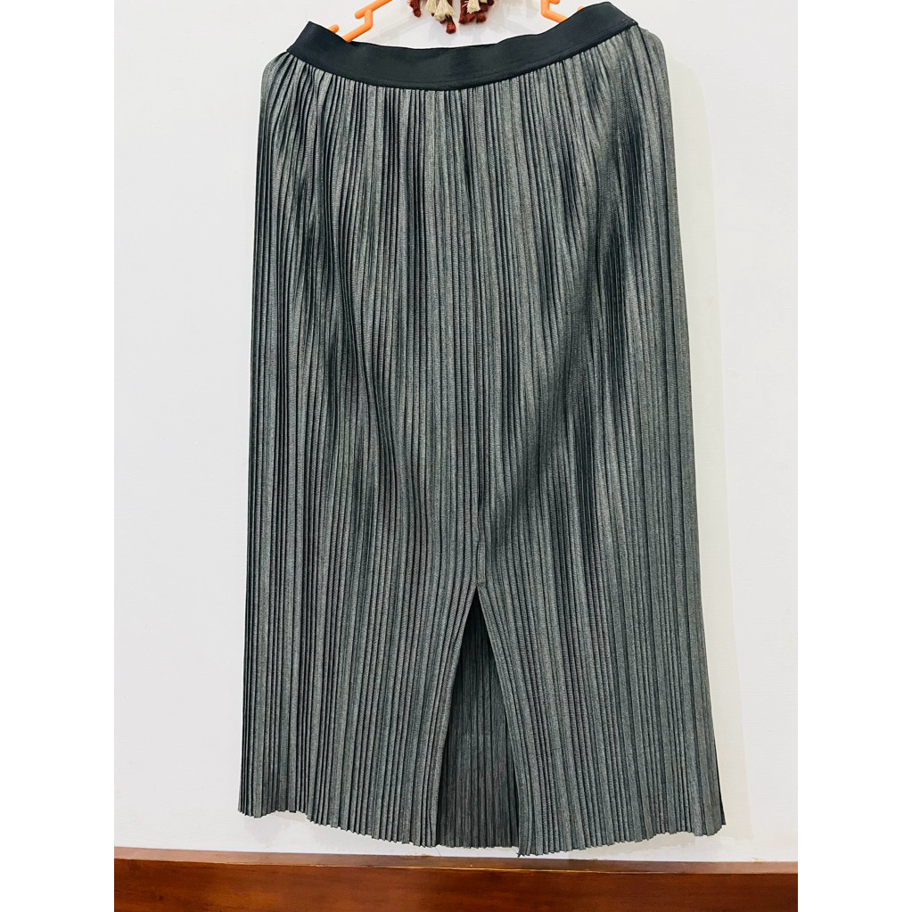 preloved rok plisket pendek bosini