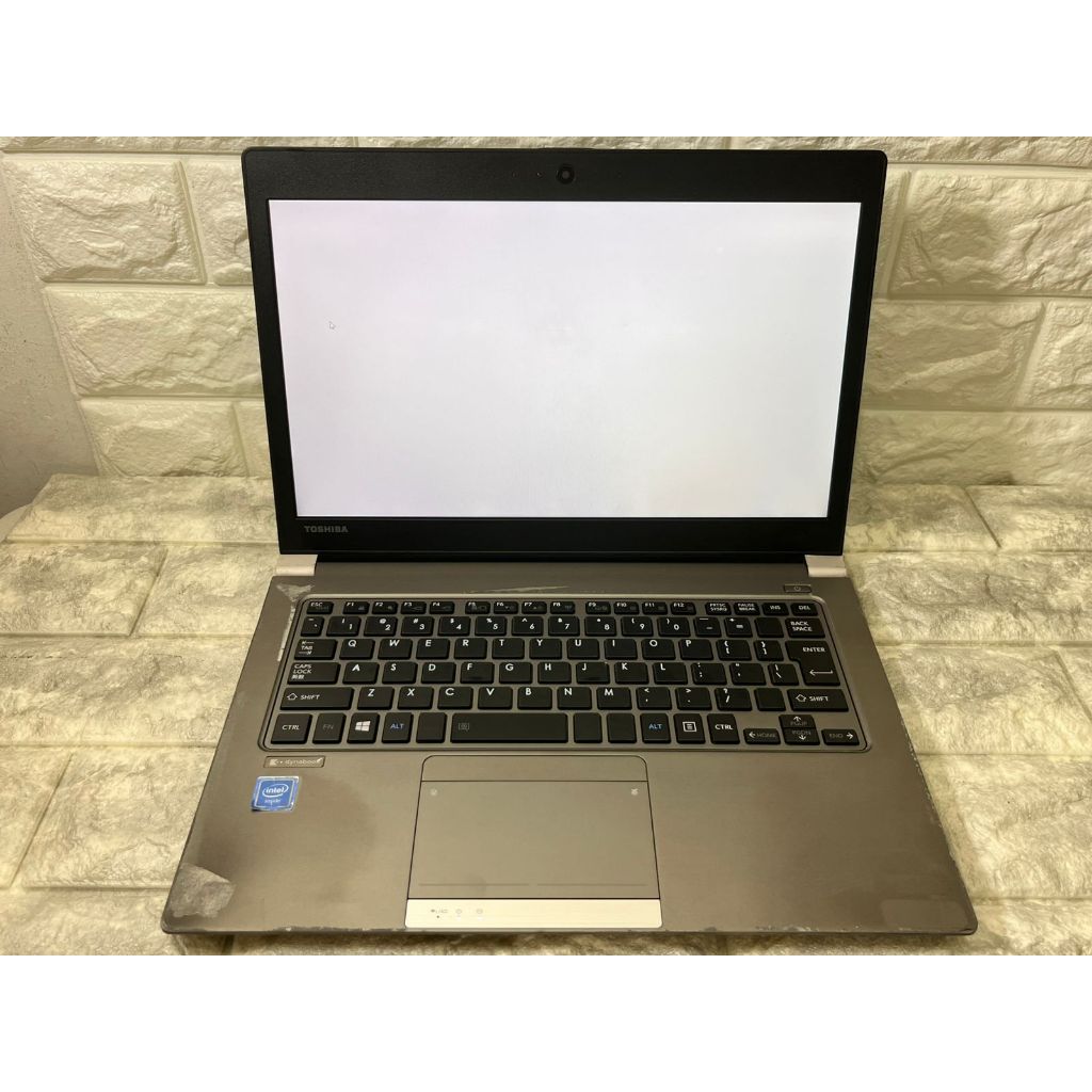 Laptop Toshiba R63 core i5 gen 6 ram 8gb ssd 128gb
