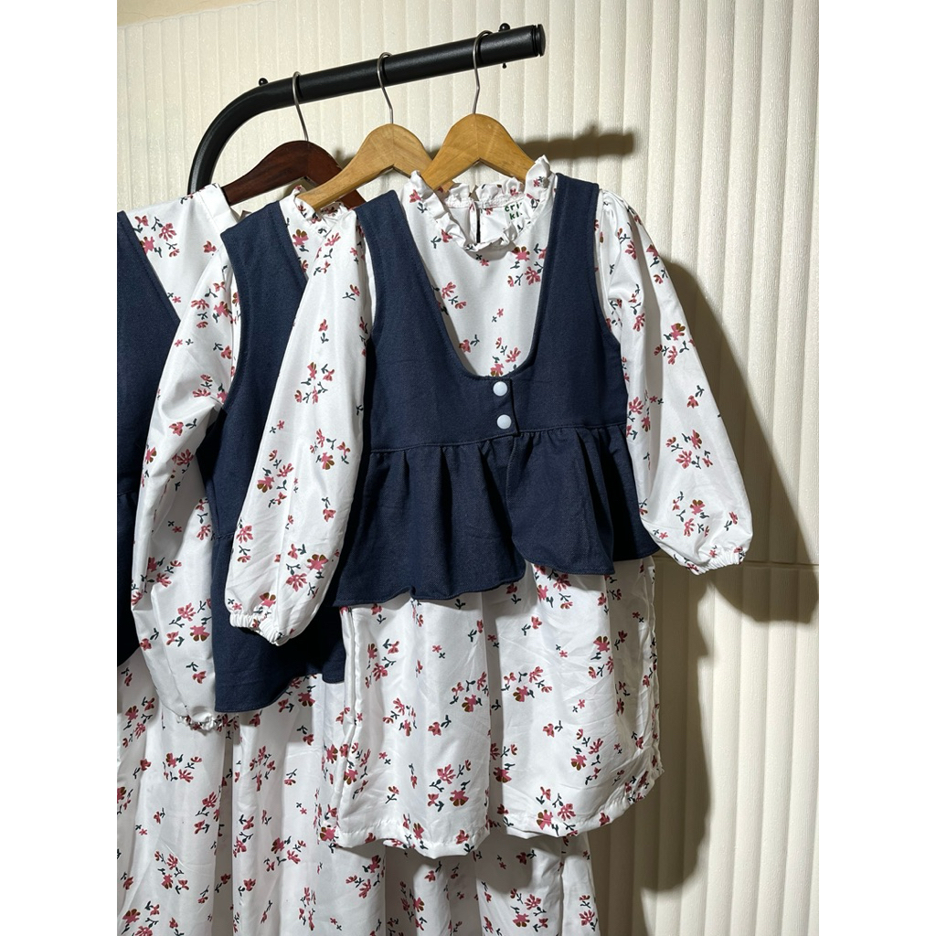 Gamis Anak Lengan Panjang dan Rompi Denim