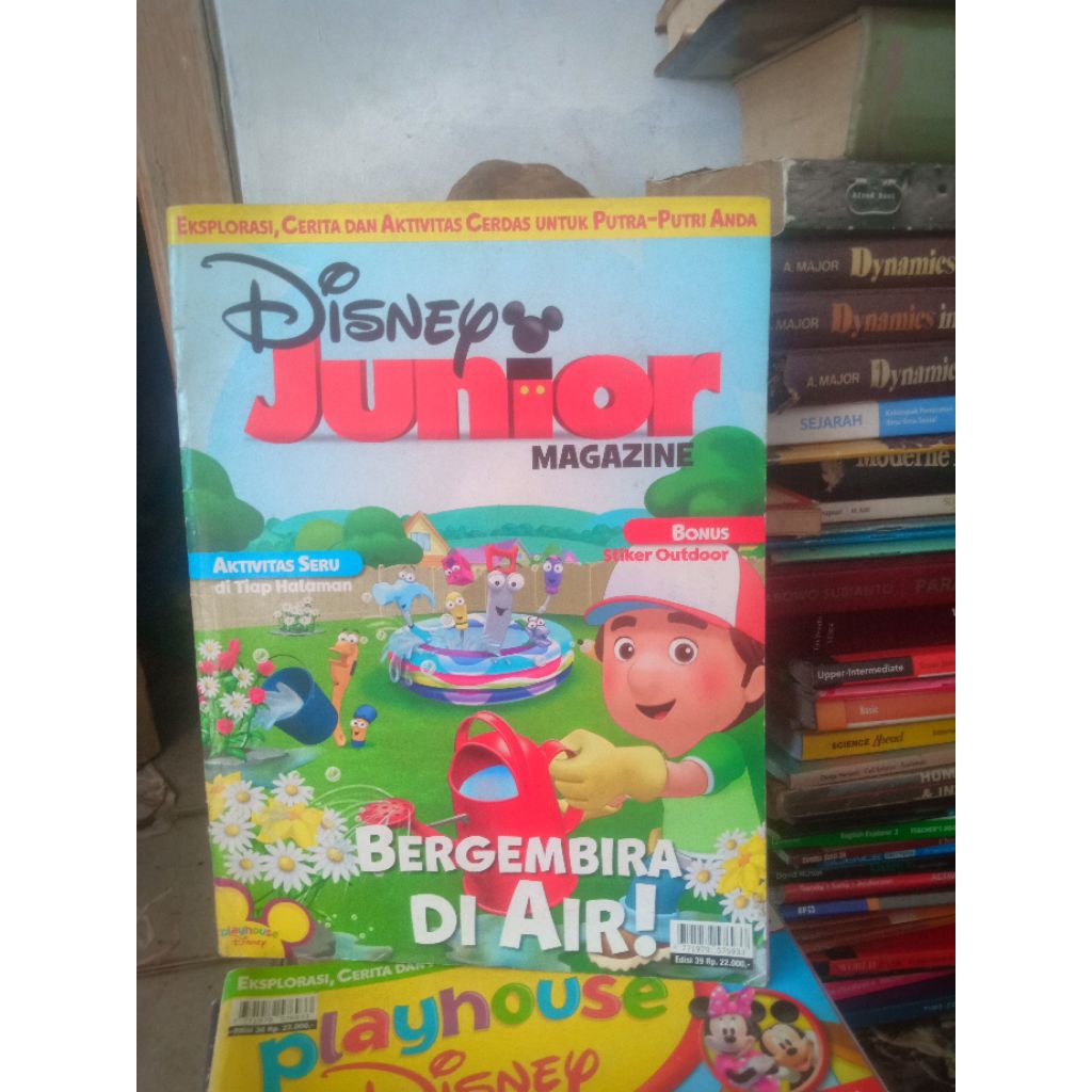 buku majalah Disney Junior Bergembira di Air
