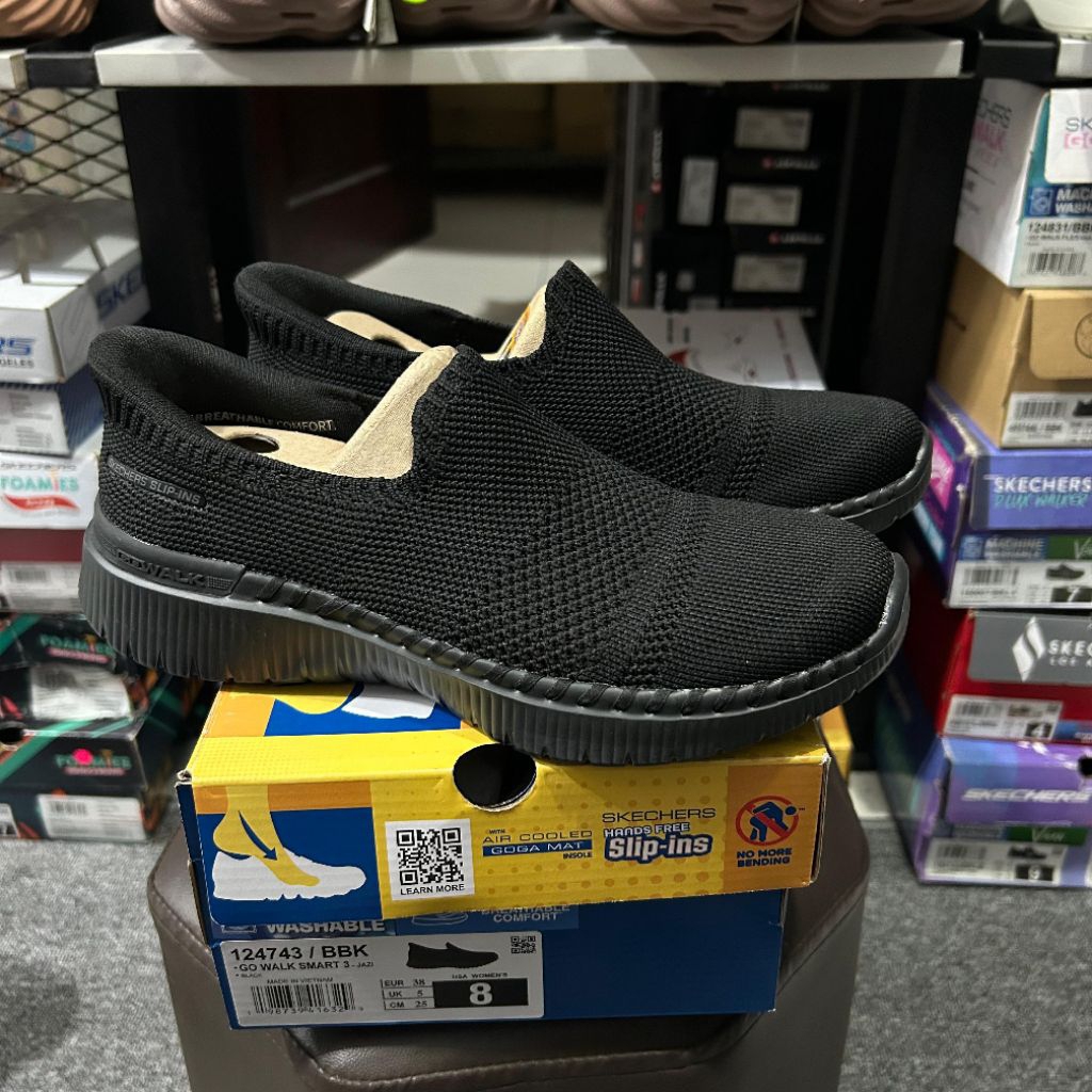 SEPATU WALKING WANITA SKECHERS SLIP ON GO WALK SMART 3 JAZI (124743 BBK)