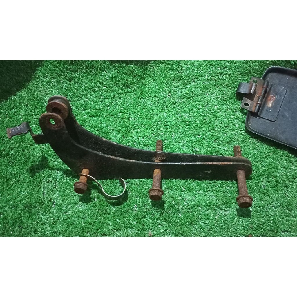 pangkon mesin atas gl100 gl125