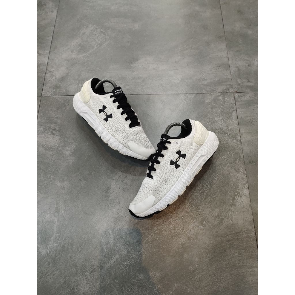 Under Armour Charged Rogue 2 White Black. Size 42,5 insol 27