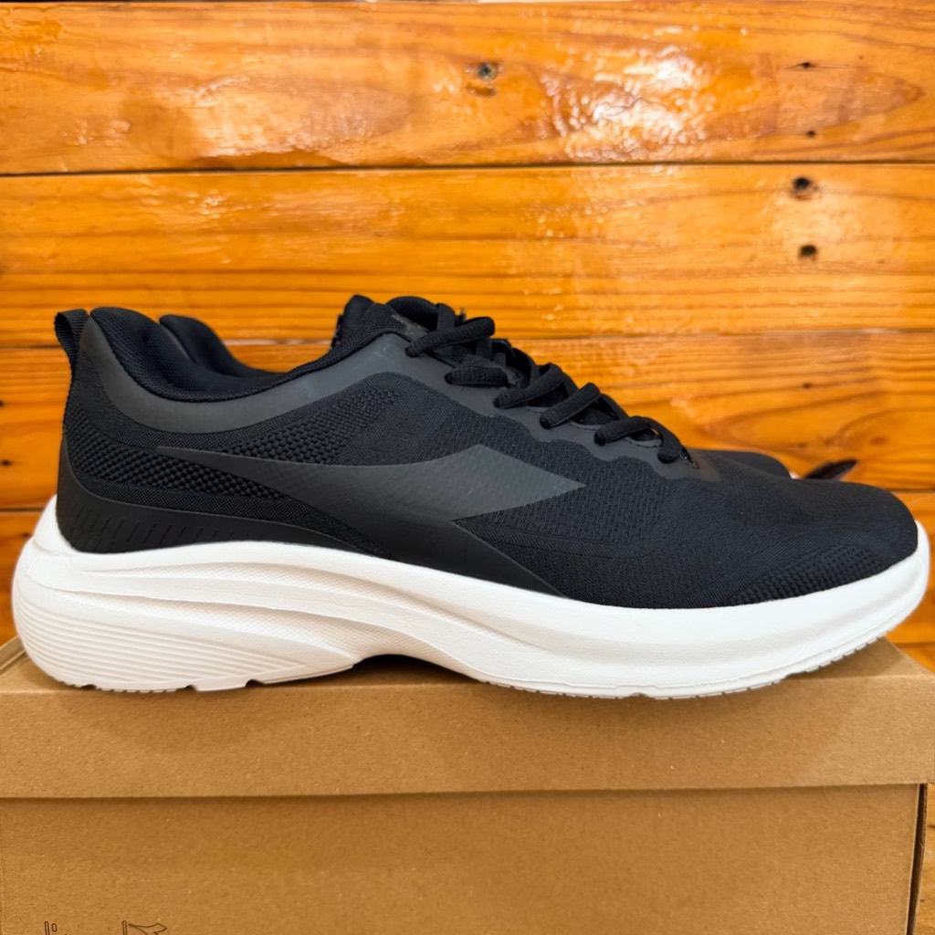 ONLY SIZE 44 SEPATU DIADORA PRIA DIADORA NAMASTE BLACK WHITE COD ORIGINAL SNEAKER SPORTY RUNNING MEN